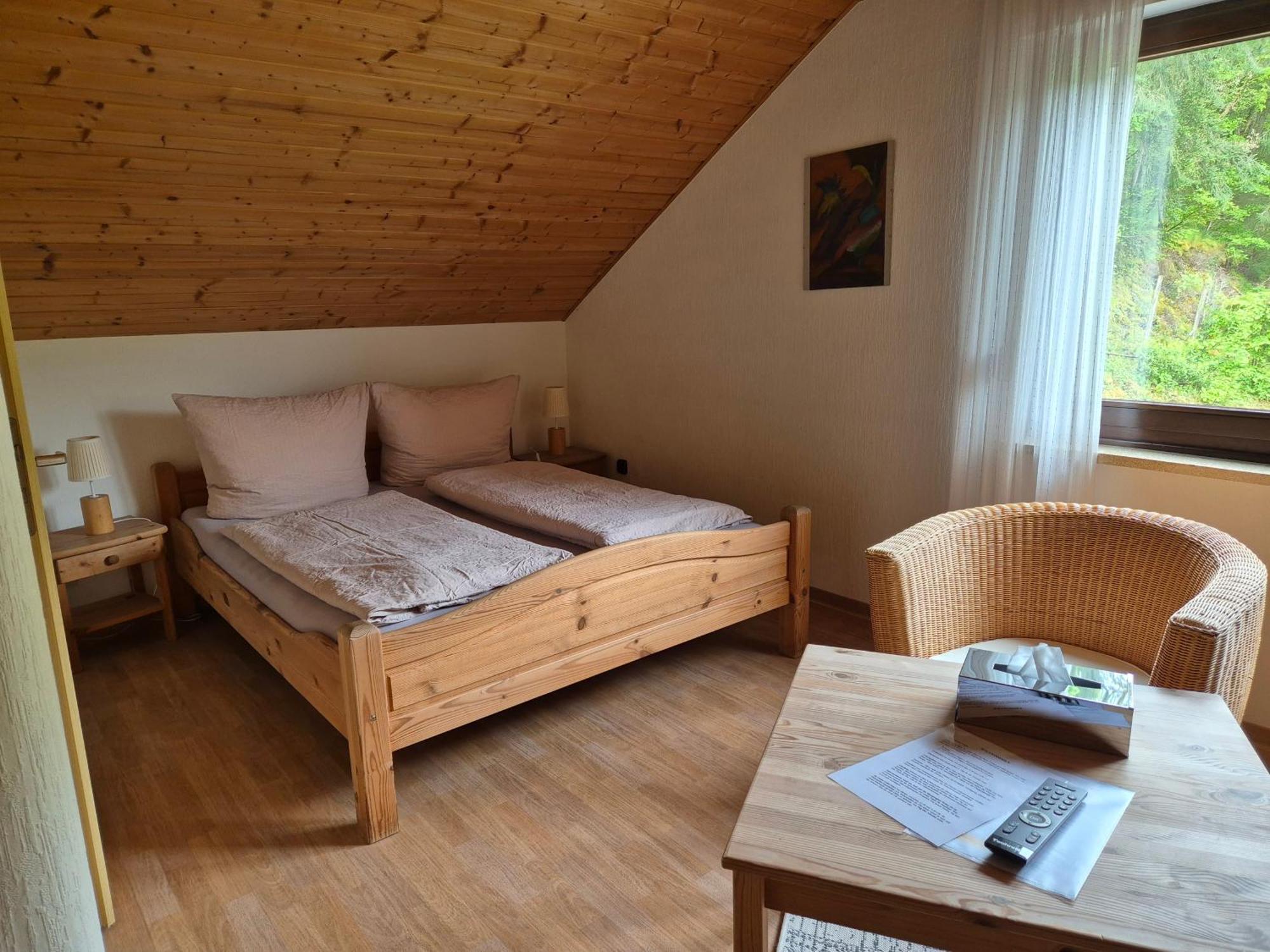 Отель Haus Gruenewald Целль-ан-дер-Мозель Экстерьер фото